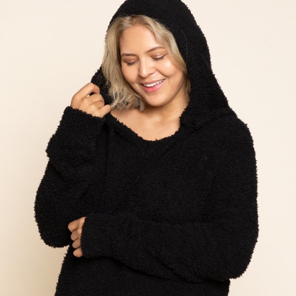 🧳 NWT Plus Size POL Berber Pull over - Black